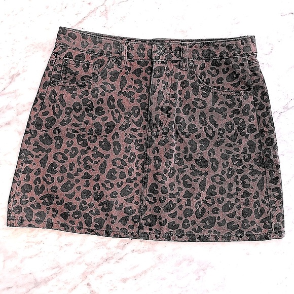 Leopard print denim mini skirt waist 30” Strtavarious - Zara’s little sister - Picture 2 of 10